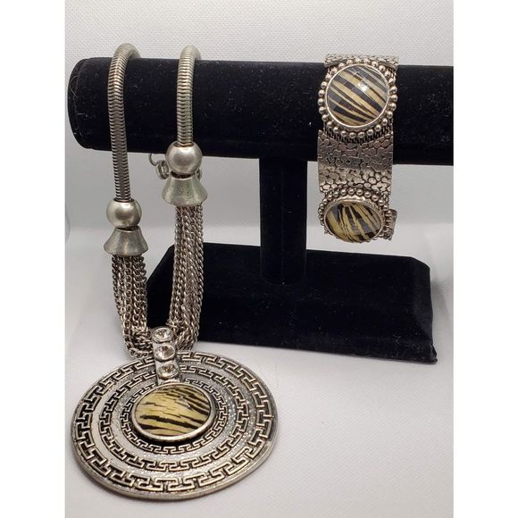 Unknown Jewelry - Silver Necklace and Bracelet Set